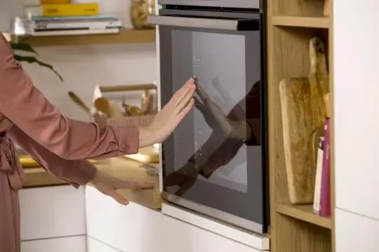 GORENJE ugradbena pećnica BOP6737E02BK Piroliza Crna
