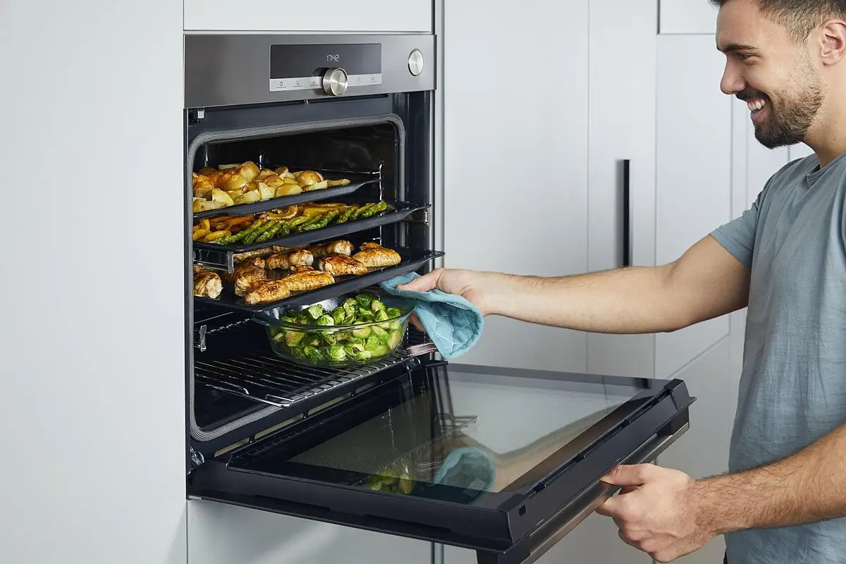 Hisense BI62216AX Four multifonction ventilé, cavité XXL 77L, nettoyage eau Clean, 13 fonctions Hisense BI62216AX Four multifonction ventilé, cavité XXL 77L, nettoyage eau Clean, 13 fonctions