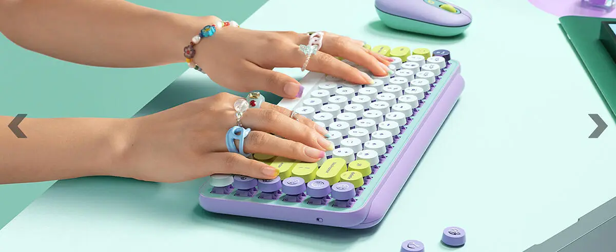 ポップスオンキーボード Logitech POP Keys Wireless Mechanical Keyboard With Emoji Keys