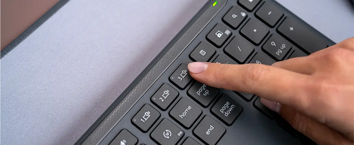 ALTERNE FACILMENTE ENTRE 3 DISPOSITIVOS