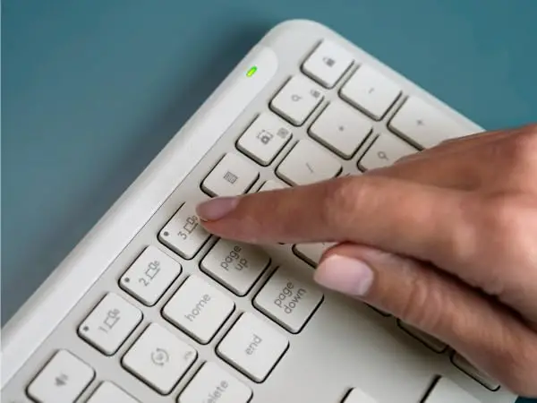 Logitech Signature Slim K950 Wireless Keyboard, Sleek Design