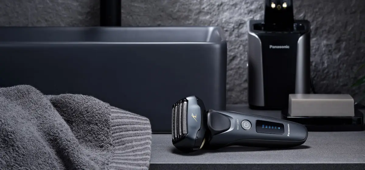 Panasonic Multi-Flex 5 Blade ES-L Shaver - Black | Harvey Norman