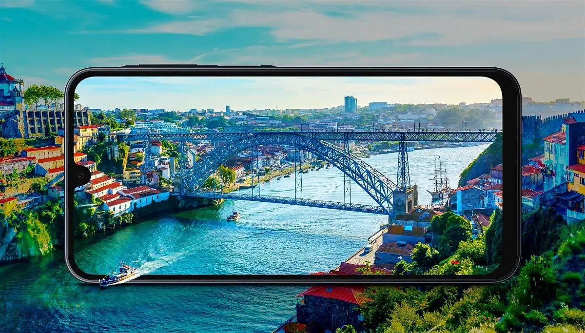 Samsung-261569224-latin-feature-crisp-colors-and-details-come-alive-on-a-6-7--display-54428834