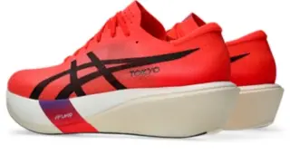 Asics Metaspeed Edge Tokyo: Competition shoe with a carbon plate